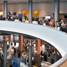 Foyer Obergeschoss mit Blick auf Foyer Untergeschoss